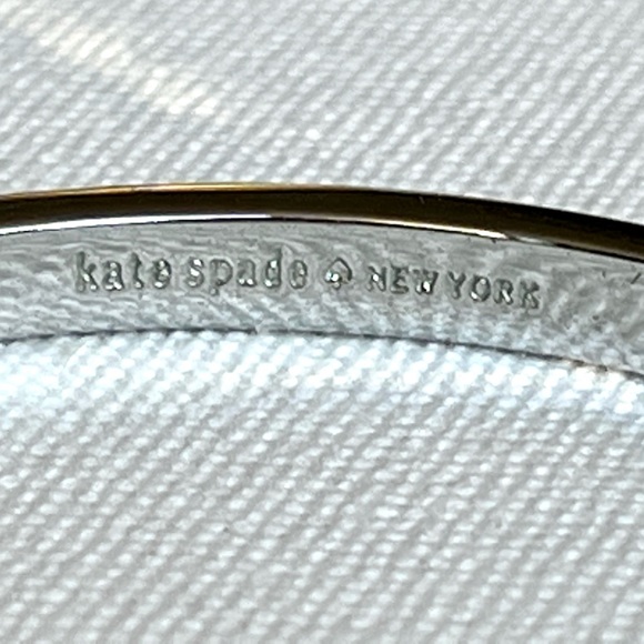 KATE SPADE Ready Set Bow Silver Hinged Bangle Bracelet Pave’ Set Rhinestone Bow - Picture 4 of 6